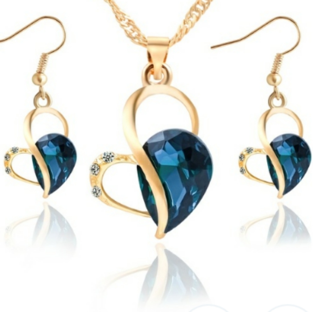 💞 Necklace and earring set. 💞